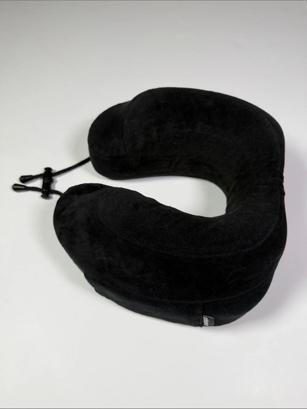 Cabeau Evolution Neck Airline Pillow Memory Foam Stuff Sack Airport Travel